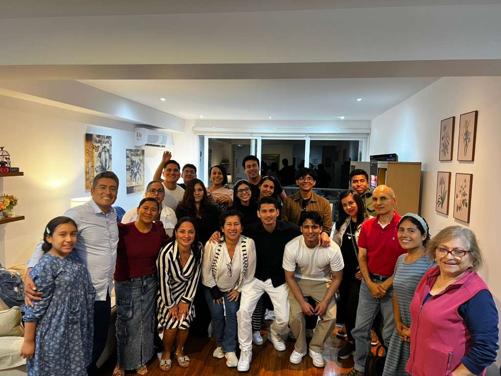 Bible study in Peru